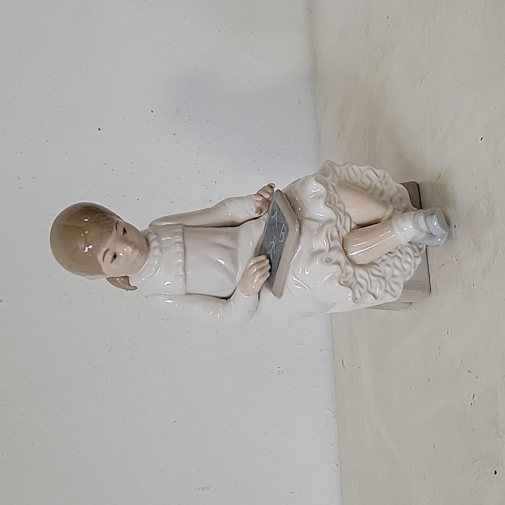 EUC Lladro Bisque Porcelain NAO Figurine #117 Girl with Chalk Board